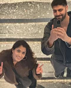 Tanuj Virwani-Tanya Jacob Pics: એક્ટર તનુજ વિરવાનીએ હનીમૂન પર પત્ની તાન્યા સાથે કર્યું લિપલોક