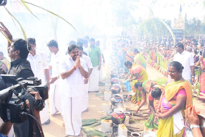 சேலம் மாவட்டம் ஓமலூர் சட்டமன்றத் தொகுதிக்கு உட்பட்ட பகுதியில் அதிமுக சார்பில் சமத்துவ பொங்கல் விழாவில் அதிமுக பொதுச் செயலாளர் எடப்பாடி பழனிசாமி பங்கேற்றார்.