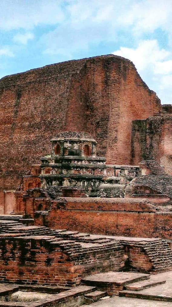 भारतात बनलेलं जगातील प्राचीन विद्यापीठ 'नालंदा'चा असा आहे इतिहास...