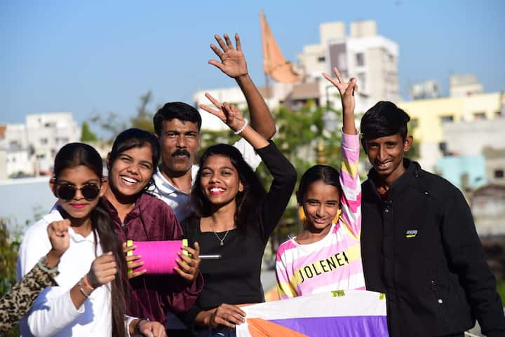 Nashik Makar Sankranti : यंदा नाशिकमध्ये लहानांपासून ते अबालवृद्धांपर्यंत सर्वांनीच मकर संक्रांतीचा सण जल्लोषात साजरा केल्याचे दिसून आले.