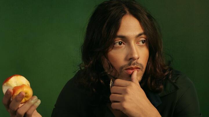 অমর্ত্য চৈতির পুত্র, এই কথা অজানা নয় কারও। তবে এটিই অমর্ত্যর প্রথম ছবি নয়। বড়পর্দায় এর আগেও কাজ করেছেন অমর্ত্য। তবে এবার মায়ের পরিচালনায় গুরুত্বপূর্ণ চরিত্রে দেখা যাবে অমর্ত্যকে।