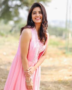 పింక్ డ్రస్సులో ఫొటోలు షేర్ చేసిన హనుమాన్ బ్యూటీ - ఎలా ఉన్నారో చూశారా?