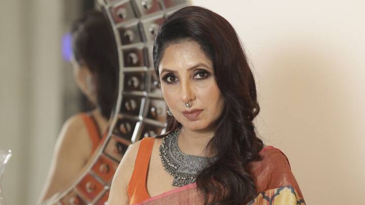 এবার পরিচালকের আসনে চৈতি ঘোষাল (Chaiti Ghoshal)। তাঁর পরিচালনায় এবার অভিনয় করবেন ঋতুপর্ণা সেনগুপ্ত (Rituparna Sengupta) ও অমর্ত্য রায় (Amartya Ray)।