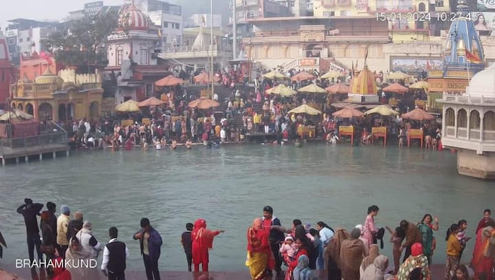 इसलिए देश भर के कई राज्यों से श्रद्धालु हरिद्वार में गंगा स्नान के लिए पहुंच रहे हैं और अपने मनोरथ की कामना कर कर रहे हैं.