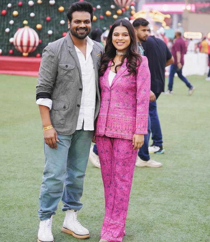 దొంగ దొంగది సినిమాతో ఇండస్ట్రీలోకి వచ్చిన మనోజ్.. తన కామెడీ టైమింగ్తో బిందాస్తో మంచి హిట్ అందుకున్నాడు. నేను మీకు తెలుసా అంటూ డిఫరెంట్ స్టోరీలు ఎంచుకుంటూ నటుడిగా సక్సెస్ అయ్యారు. వేదం సినిమాలో ఆయన నటనకు అభిమానులు ఫిదా అయ్యారు.(Image Source : Instagram/manojkmanchu)