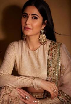 Katrina Kaif: ਕੰਨਾਂ 'ਚ ਈਅਰਰਿੰਗਸ ਤੇ ਮੱਥੇ 'ਤੇ ਬਿੰਦੀ, ਕੈਟਰੀਨਾ ਕੈਫ ਦੇ ਇਸ ਲੁੱਕ ਨੂੰ ਦੇਖ ਕੇ ਹੋ ਜਾਵੇਗਾ ਪਿਆਰ
