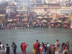 Ganga Snan In Pic: हरिद्वार में श्रद्धालुओं का उमड़ा जनसैलाब, गंगा स्नान कर मांगा मनोरथ, देखें तस्वीरें