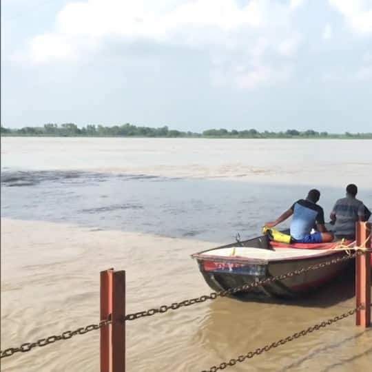 भौगोलिक दृष्टि से देखा जाए तो सरयू नदी में शारदा नदी को शारदा नदी की सहायक माना जा सकता है.जो उत्तराखंड में शारदा नदी से अलग होकर उत्तर प्रदेश में अपना प्रवाह जारी रखती है.