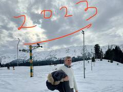 भीषण ठंड में कश्मीर के स्वर्ग गुलमर्ग से कैसे गायब हुई बर्फ? नजर आ रहे सिर्फ मिट्टी और पत्थर