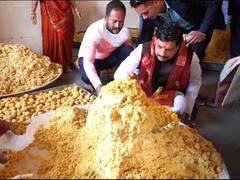 Ramlala Pran Pratishtha: अयोध्या भेजने के लिए सीएम यादव ने महाकाल मंदिर में तैयार किया प्रसाद, देखें तस्वीरें