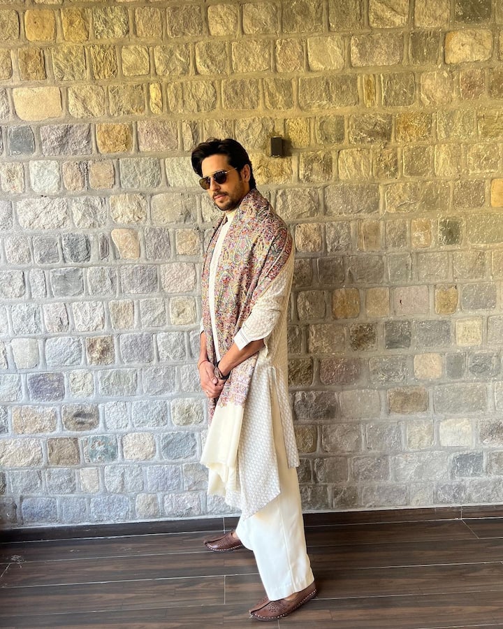 वर्कफ्रंट की बात करें तो एक्टर बहुत जल्द वेब सीरीज Indian Police Force में शिल्पा शेट्टी के साथ नजर आने वाले हैं.