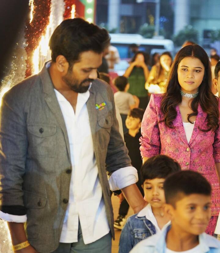 పర్సనల్ కారణాలతో సినిమాలకు కాస్త దూరంగా ఉన్న మనోజ్.. ఈ మధ్య కాలంలో బయటకు వస్తున్నారు. పలు కార్యక్రమాల్లో పాల్గొంటున్నారు. ఓ షోకి వ్యాఖ్యాతగా కూడా చేస్తున్నారు. మరోసారి తెరపైకి వచ్చేందుకు బాగా ప్రిపేర్ అవుతున్నారు.(Image Source : Instagram/manojkmanchu)