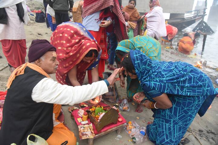A priest applies 'tilak' on forehead of a devotee during rituals at the bank of Ganga river on the occasion of 'Makar Sankranti', in Patna. (Image Source: PTI)