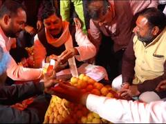 Ramlala Pran Pratishtha: अयोध्या भेजने के लिए सीएम यादव ने महाकाल मंदिर में तैयार किया प्रसाद, देखें तस्वीरें