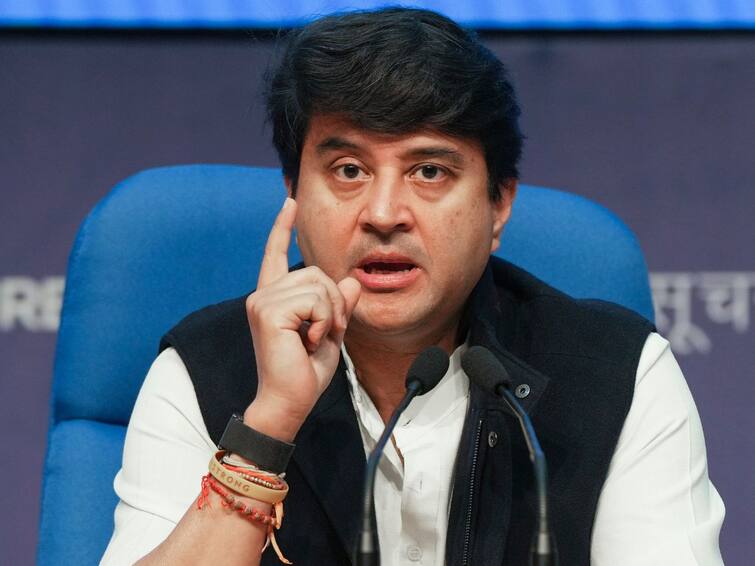 Unruly Passenger Assaults IndiGo Pilot  At Delhi Airport Prompt Swift Response From Aviation Minister Jyotiraditya Scindia IndiGo Unruly Passenger Arrested After Hitting Pilot, Scindia Condemns Incident