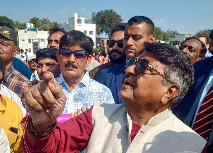 BJP senior leader Kailash Vijayvargiya flies kite on the occasion of Makar Sankranti festival, in Indore. (Image Source: PTI)