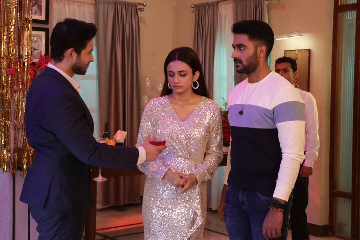রোহিনীই এরপর মুখ খোলে, ও জানায় যে রামকে সেই নিমন্ত্রণ করে এনেছে পার্টিতে। এরপর সে রাহুল ও কৃষ্ণার বিয়ের কথা ঘোষণা করে যা সকলকে হতবাক করে দেয়।
