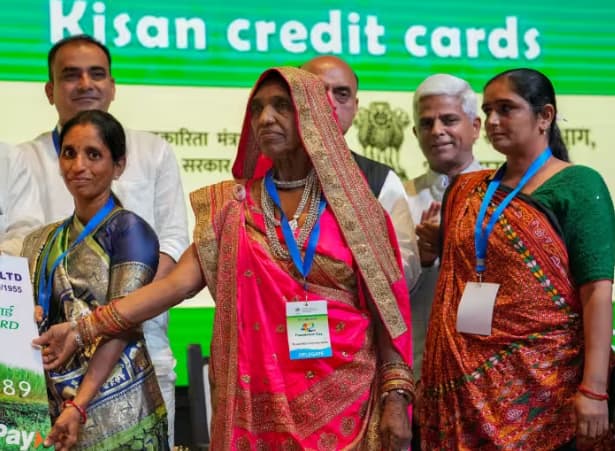 Kisan Credit Card: ਭਾਰਤ ਦੇ ਲੱਖਾਂ ਕਿਸਾਨਾਂ ਲਈ ਕੇਂਦਰ ਸਰਕਾਰ ਅਤੇ ਰਾਜ ਸਰਕਾਰਾਂ ਵੱਲੋਂ ਆਪਣੇ ਪੱਧਰ 'ਤੇ ਸਕੀਮਾਂ ਚਲਾਈਆਂ ਜਾਂਦੀਆਂ ਹਨ।