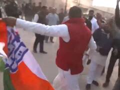 अयोध्या में कांग्रेस का झंडा तोड़ने पर पार्टी की पहली प्रतिक्रिया, बोले- कुछ लोग अशांति...
