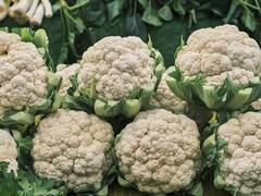 Cauliflower benefits : रोजच्या आहारातला फ्लॉवर अनेक आजारांवर गुणकारी! जाणून घ्या फायदे..