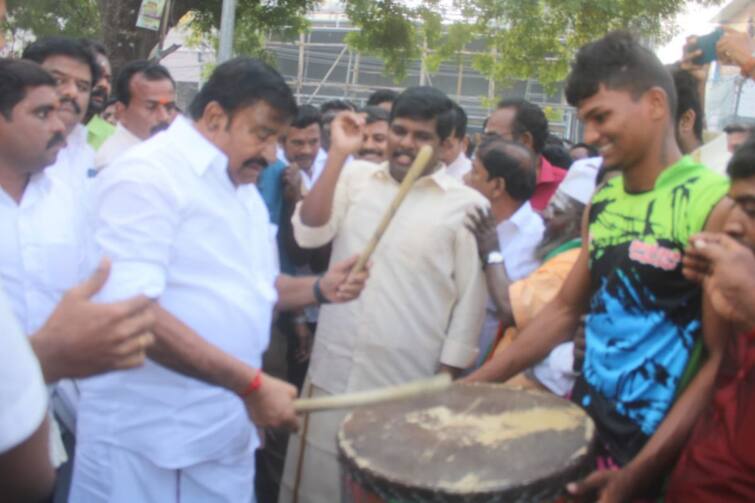 Pongal 2024 : Minister KN Nehru celebrated equality Pongal festival by beating tarai tappatai in Trichy Pongal 2024: தாரை தப்பட்டை அடித்து சமத்துவ பொங்கல் கொண்டாடிய அமைச்சர் கே.என்.நேரு - திருச்சியில் அசத்தல்