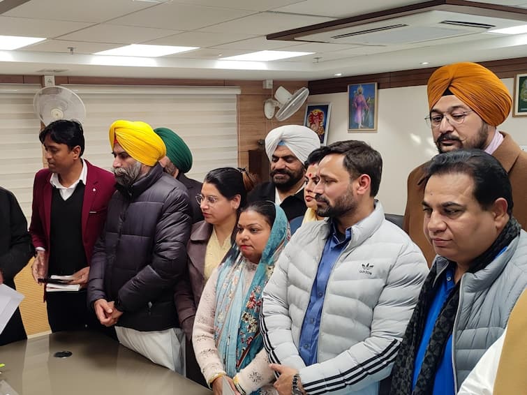 Chandigarh Mayor Election 2024 AAP Congress To Jointly Contest Chandigarh Mayoral Polls INDIA Alliance AAP, Congress To Jointly Contest Jan 18 Chandigarh Mayoral Polls As Both Reach Consensus On Posts