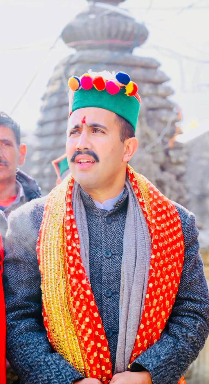 विक्रमादित्य सिंह ने कहा कि साल 2022 में जब वे सिर्फ विधायक थे, तब भी पार्टी ने उन्हें स्टार कैंपेनर की सूची में शामिल किया. उन्होंने 18 विधानसभा क्षेत्र में प्रचार किया. विक्रमादित्य सिंह ने कहा कि उनके मुख्यमंत्री से नाराजगी की खबरों में कोई सच्चाई नहीं है. (फाइल फोटो)