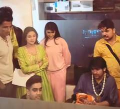 Baba Bageshwar: ਬਾਬਾ ਬਾਗੇਸ਼ਵਰ ਦਾ ਆਸ਼ੀਰਵਾਦ ਲੈਣ ਪੁੱਜੇ ਜੈਕਲੀਨ ਫਰਨਾਂਡਿਸ-ਐਲਵਿਸ਼ ਯਾਦਵ, ਪੰਜਾਬੀ ਅਦਾਕਾਰਾ ਸ਼ਹਿਨਾਜ਼ ਗਿੱਲ ਵੀ ਆਈ ਨਜ਼ਰ