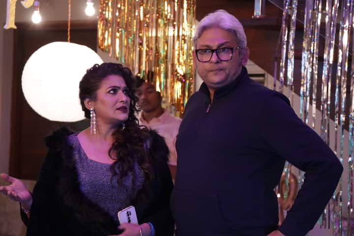 এই ঘোষণার পর কী হবে? রাম ও কৃষ্ণার পুনর্মিলনের ইতি কি এখানেই ঘটবে? তাঁদের দুজনের জীবন কি এরপর একেবারে বদলে যাবে? কী হয় জানতে নজর রাখতে হবে প্রত্যেক দিন রাত ৮টায়, কালার্স বাংলায়, 'রাম কৃষ্ণা' ধারাবাহিকে।