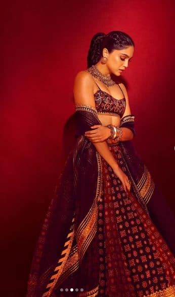 ਸ਼ਰਵਰੀ ਵਾਘ ਦਾ ਇਹ ਸਟਾਈਲਿਸ਼ ਦੇਸੀ ਲੁੱਕ ਕਿਸੇ ਵੀ ਪਾਰਟੀ ਅਤੇ ਇਵੈਂਟ ਲਈ ਸਹੀ ਹੈ।