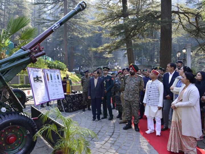 HP Governor Shiv Pratap Shukla reached Shimla Know Your Army program Praised valor and bravery of Indian Army ann शिमला में Know Your Army कार्यक्रम में पहुंचे राज्यपाल शिव प्रताप शुक्ल, बोले- 'सेना बाहरी खतरे और आपदा...'