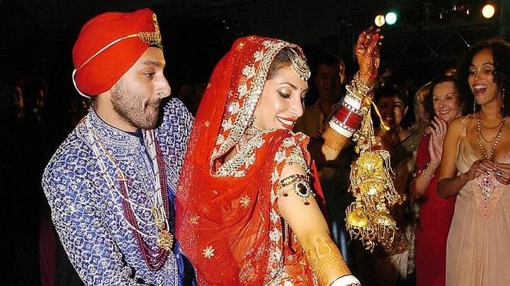 स्पेशल गेस्ट में फॉर्मर पीएम मनमोहन सिंह से लेकर नाओमी कैंपबेल, किंग खान, लक्ष्मी मित्तल, ग्रीस के राजकुमार निकोलस और ईरान के दिवंगत शाह के बेटे शामिल थे.