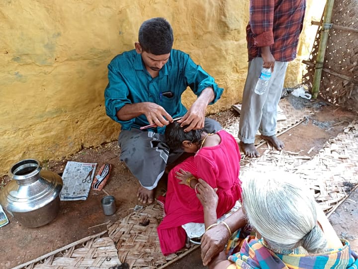 முடி காணிக்கை கொடுக்கும் சிறுமி