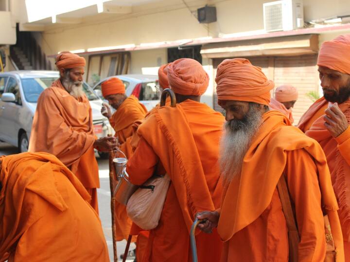 आश्रम, अखाड़ा, मठ में क्या अंतर होता है और इनका काम क्या है? What is the difference between Ashram Akhara Math and what is their function आश्रम, अखाड़ा, मठ में क्या अंतर होता है और इनका काम क्या है?