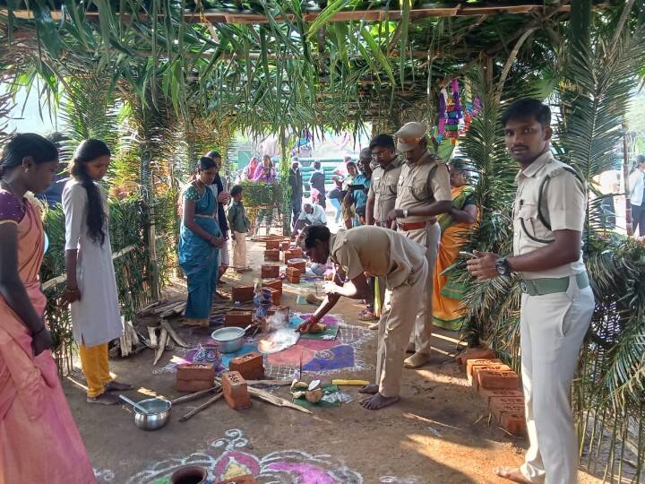 பழங்குடிகள் முறைப்பட்டி மண் பானையில் பொங்கல் வைத்து சூரிய பகவானுக்கு படைக்கப்பட்டது.