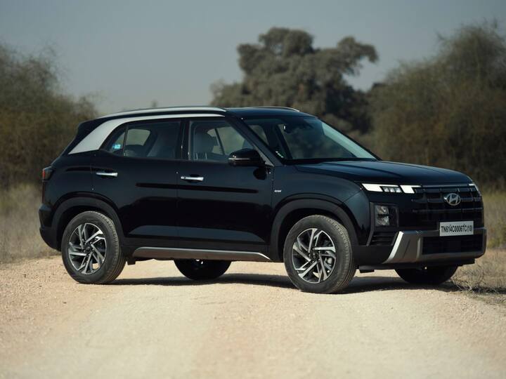 There is also a new parametric black chrome grille with a pattern which is similar to Hyundai global SUVs and the rest of its SUV range. The front-end also has a new silver finish plate along with a bumper design with a square like pattern. Image Source: Somnath Chatterjee