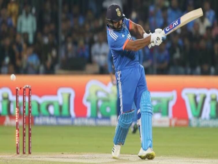 indian captain rohit sharma place in t20 side under danger after not able to score runs Rohit Sharma: கடைசி 5 போட்டிகளில் நான்கு ரன்கள் மட்டுமே.. டி20யில் ஊசலாடும் ரோஹித் சர்மாவின் கிரிக்கெட் வாழ்க்கை!