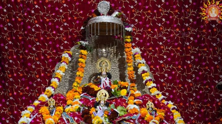 বহু প্রতীক্ষীত রামমন্দিরের উদ্বোধন হতে চলেছে অযোধ্যায়। আগামী ২২ জানুয়ারী নবনির্মিত মন্দিরের উদ্বোধন করবেন প্রধানমন্ত্রী নরেন্দ্র মোদি স্বয়ং। ‘রামলালা’ অর্থাৎ রামচন্দ্রের শিশুকালের মূর্তিতে প্রাণপ্রতিষ্ঠার অনুষ্ঠানও রয়েছে ওই একই দিনে। সেই উপলক্ষে সাজ সাজ রব অযোধ্যায়। ছবি: শ্রী রাম জন্মভূমি তীর্থ ক্ষেত্র।