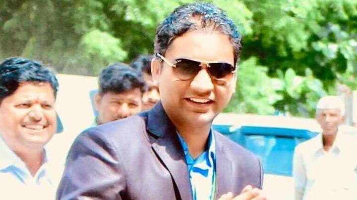 মহারাষ্ট্রের সকরি তালুকের অন্তর্গত সামোড়ে গ্রামে ১৯৮৮ সালের ৭ জানুয়ারি জন্ম হয় রাজেন্দ্রর। মায়ের পেটে থাকাকালীনই তাঁর বাবা মারা যান। তাঁর পরিবার এতটাই দরিদ্র ছিল যে তাঁর বাবার একটা ছবিও তোলা হয়নি কখনও। ভাটিতে মদ বিক্রি করেই দিন চলত তাঁদের। থাকতেন একটা ছোট্ট কুঁড়েঘরে। ছবি- রাজেন্দ্র ভরুধের এক্স হ্যান্ডল