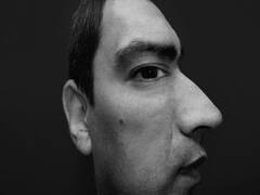 Optical Illusion: अगर आप मानते हैं अपने आप को तेज दिमाग वाला, तो 30 सेकंड में ढूंढ कर बताइए तस्वीर में बच्चे के साथ मां कहां है