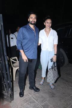 Rakul-Jackie Pics: शादी के खबरों के बीच बांद्रा में स्पॉट हुए रकुल प्रीत सिंह और जैकी भगनानी,बाहों में बाहें डालकर दिए पोज
