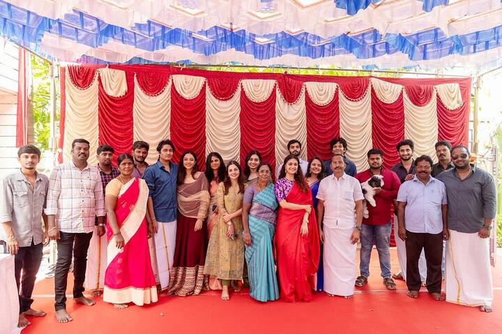 ఇంటిని అందంగా అలంకరించి..ఆరుబయట రాళ్లతో ఏర్పాటు చేసిన పొయ్యిలో మట్టికుండలో పాలు పొంగించడం కీర్తికి ఏటా అనుసరించే పద్ధతి