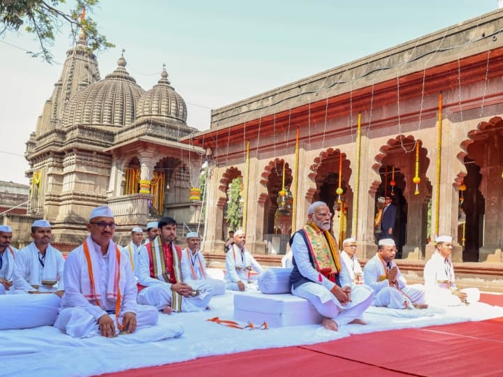 लेपाक्षी से पहले प्रधानमंत्री मोदी ने महाराष्ट्र के नासिक में श्री काला राम मंदिर का दौरा किया था. कुछ दिन पहले प्रधानमंत्री ने नासिक में गोदावरी नदी के तट पर पंचवटी का दौरा किया था. इस दौरान उन्होंने काला राम मंदिर में पूजा-अर्चना की और रामायण में वर्णित भगवान राम के अयोध्या आगमन के बारे में मराठी छंद सुने.