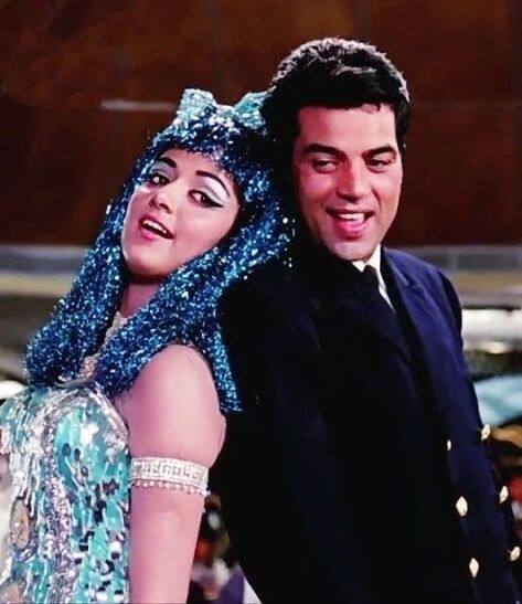 ਧਰਮਿੰਦਰ ਤੇ ਹੇਮਾ ਮਾਲਿਨੀ ਦੀ ਲਵ ਸਟੋਰੀ ਹਮੇਸ਼ਾ ਹੀ ਸੁਰਖੀਆਂ 'ਚ ਬਣੀ ਰਹੀ ਹੈ। ਅੱਜ ਵੀ ਇਨ੍ਹਾਂ ਦੋਵਾਂ ਦੇ ਪਿਆਰ ਦੇ ਕਿੱਸੇ ਮਸ਼ਹੂਰ ਹਨ। ਤਾਂ ਅੱਜ ਅਸੀਂ ਤੁਹਾਨੂੰ ਅਜਿਹਾ ਹੀ ਕਿੱਸਾ ਦੱਸਣ ਜਾ ਰਹੇ ਹਾਂ ਕਿ ਕਿਹੜੀ ਸਕੀਮ ਨਾਲ ਧਰਮਿੰਦਰ ਨੇ ਹੇਮਾ ਤੋਂ ਹਾਂ ਕਰਵਾਈ ਸੀ।