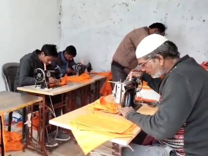 Ram Mandir Inauguration Prisoners in Fatehpur jail making bags to participate in Ram Temple ANN Ram Mandir: रामलला की भक्ति में डूबे जेल में बंद कैदी, कपड़े का थैला बनाकर भेजेंगे अयोध्या