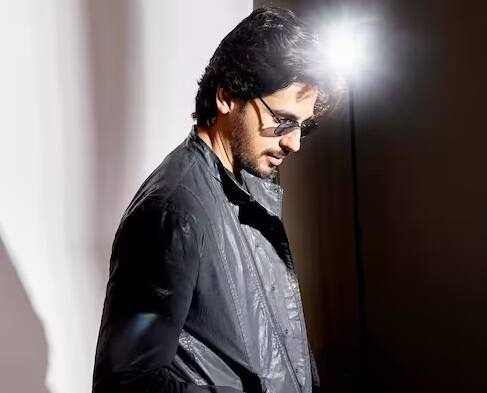 સિદ્ધાર્થ મલ્હોત્રાએ 2012માં કરણ જોહરની ફિલ્મ 'સ્ટુડન્ટ ઑફ ધ યર'થી બોલિવૂડમાં ડેબ્યૂ કર્યું હતું. આ ફિલ્મે અભિનેતાને રાતોરાત સ્ટાર બનાવી દીધો. આ ફિલ્મમાં તેની એક્ટિંગની સાથે તેની સ્ટાઇલે પણ ચાહકોનું દિલ જીતી લીધું હતું.