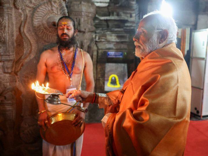 प्रधानमंत्री मोदी ने हिंदू महाकाव्य रामायण पर आधारित एक कठपुतली शो भी देखा जिसमें राम, लक्ष्मण, सीता और रावण को दर्शाया गया.