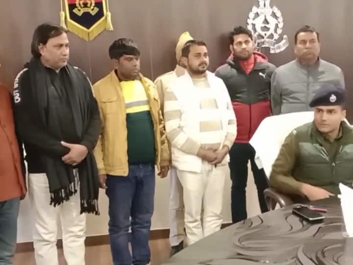 Gold Scam azamgarh police arrested four memmbers of fake loan gang ANN Gold Loan Scam: आजमगढ़ में फर्जी लोन कराने वाले गिरोह के चार सदस्य गिरफ्तार, बलिया से आता था सोना