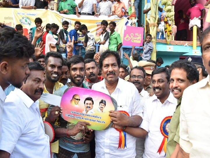 Palamedu jallikattu was held and concluded. 840 bulls participate pongal 2024 பாலமேடு ஜல்லிக்கட்டு நிறைவு.. 3-வது முறையாக முதல் பரிசு கார் வென்ற பிரபாகரன்..