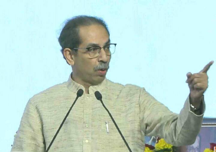 Uddhav Thackeray : अध्यक्षांविरोधात अविश्वास ठराव आणावा,मी पाठिंबा देतो उद्धव ठाकरेंचा घणाघात,  शिंदेंनी, नार्वेकरांनी जनतेत यावं आणि विचारावं शिवसेना कुणाची, मग जनतेनं ठरवावं कुणाला तोडावा